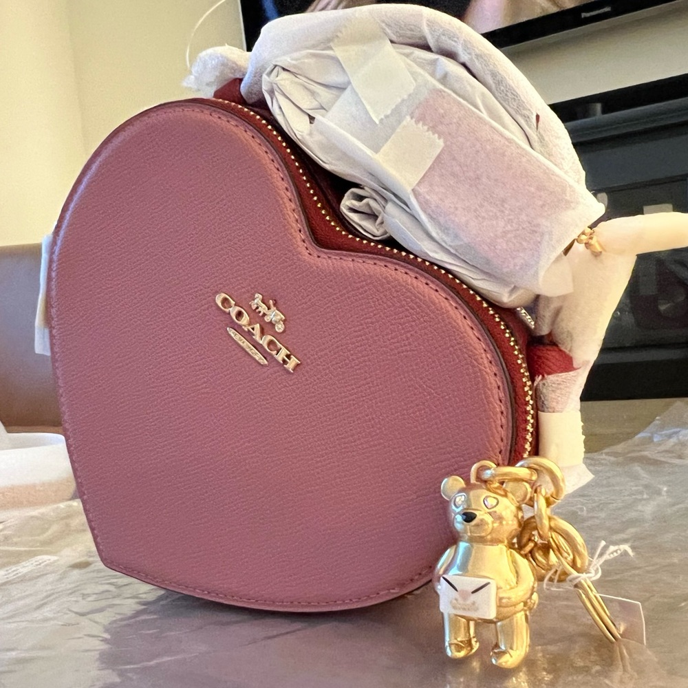 COACH Heart Pink Purse / Gold Crossgrain Leather Small Crossbody Bag - NWT w/🧸